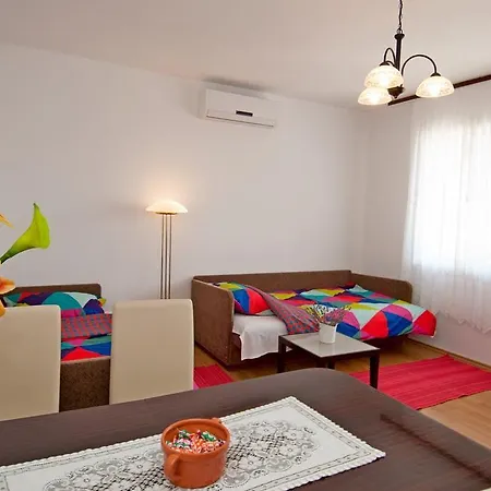 House Mirella בית נופש Mošćenička Draga